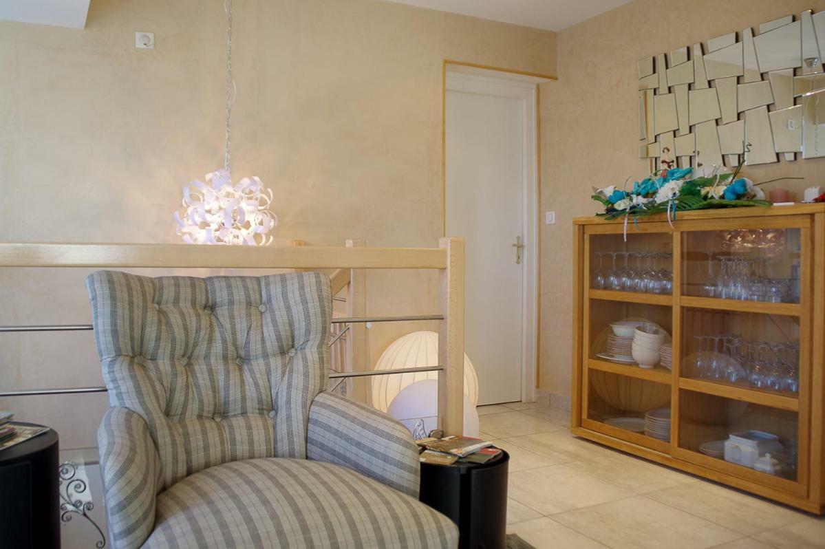 Guest House Domaine Des Grouilleres Saint-Clair-du-Rhone Ngoại thất bức ảnh